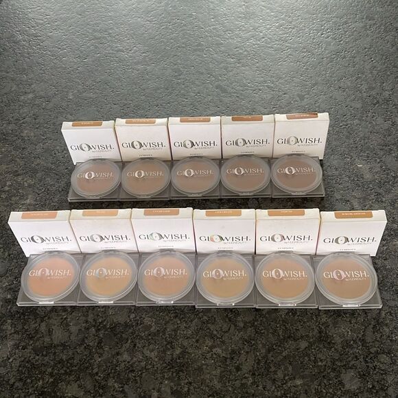 Huda GLOWISH Smoothing Breathable Luminous Pressed Powder 11 shades NEW☀️☀️ - Picture 1 of 8